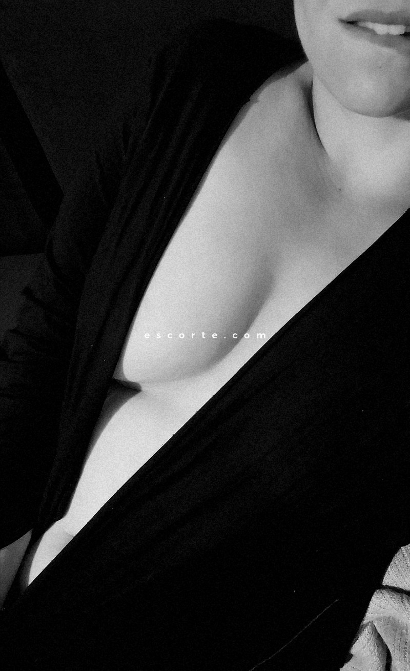escort girls services escort Paris DoucePrune